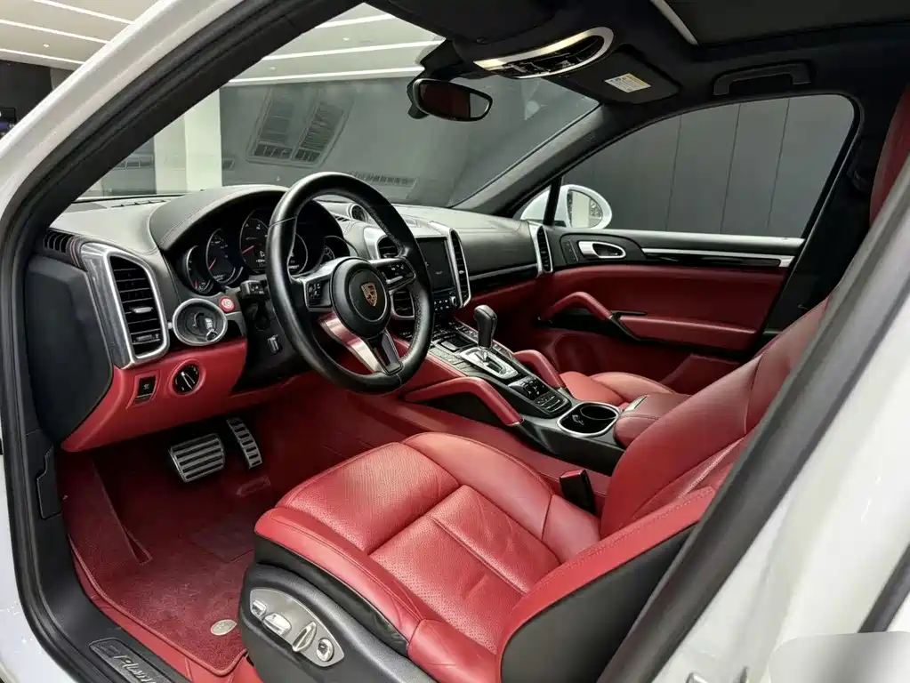 Porsche Cayenne — миниатюра 6
