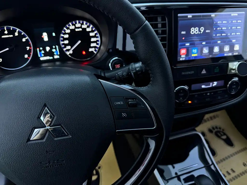Mitsubishi Outlander — миниатюра 18