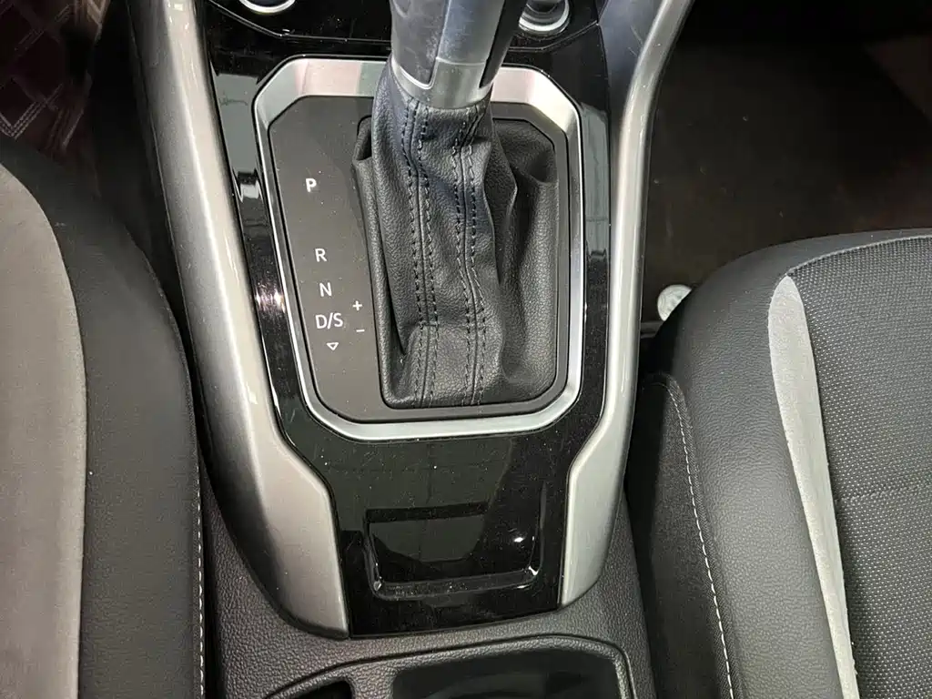 Volkswagen T-Roc 280TSI DSG 2WD Elite PLUS, фото 12
