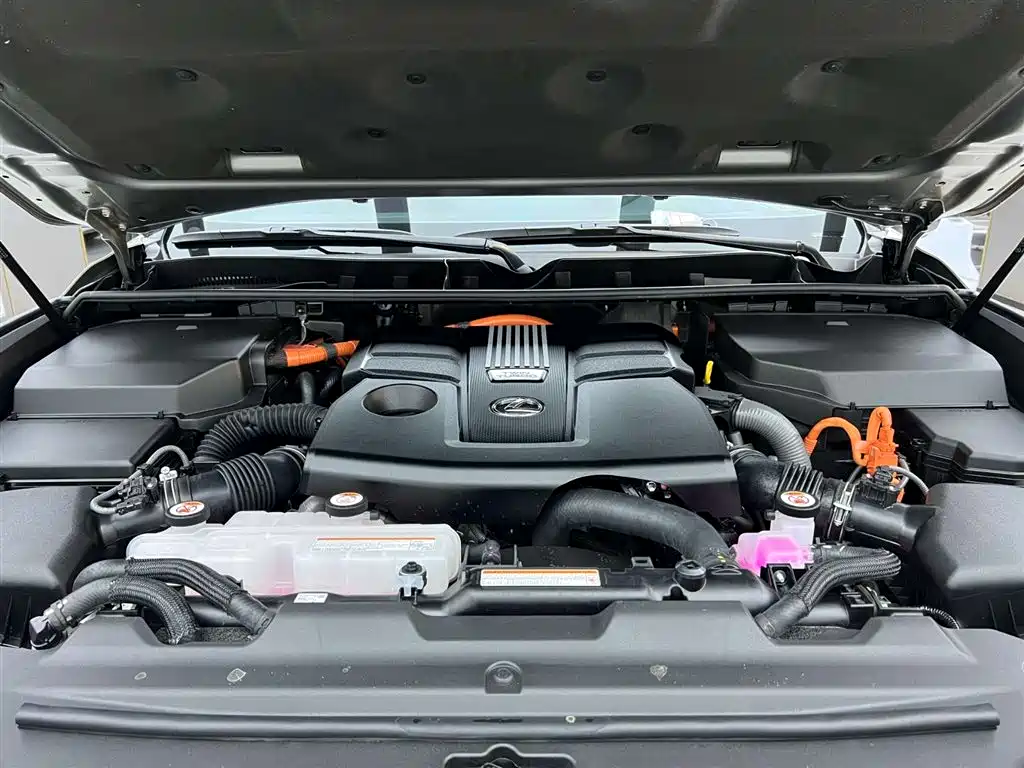 Lexus LX 2025 700h