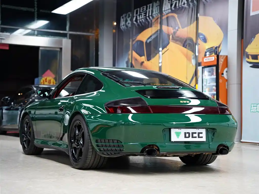 Porsche 911 2004 Carrera S Coupe 3.6L