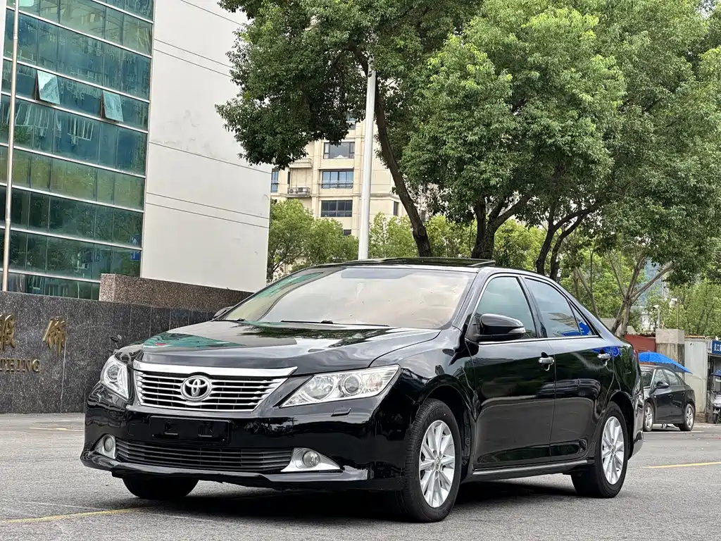 Toyota Camry — миниатюра 3