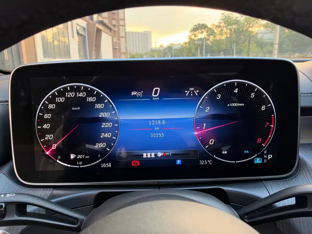 Mercedes-Benz C-Class 2023 — фото 18