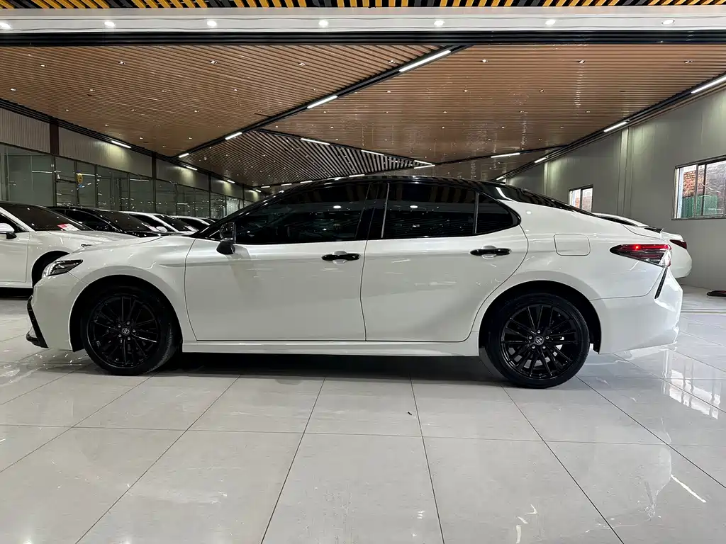 Toyota Camry — миниатюра 21