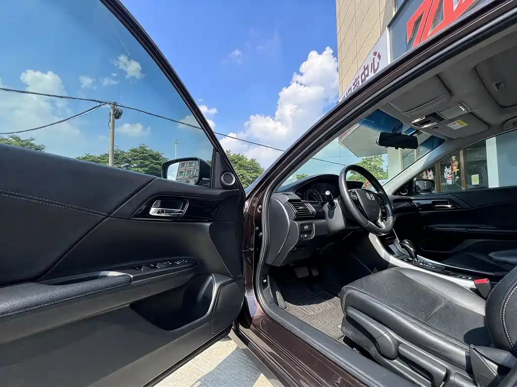 Honda Accord — миниатюра 8
