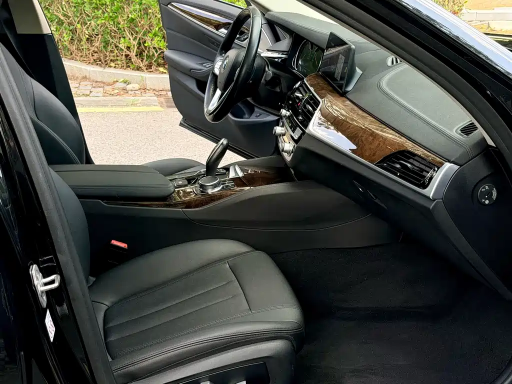 BMW 5 Series — миниатюра 18