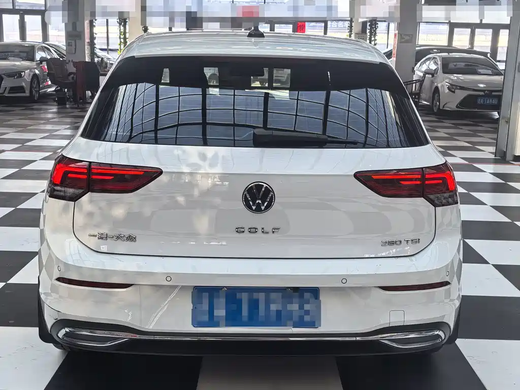 VOLKSWAGEN GOLF