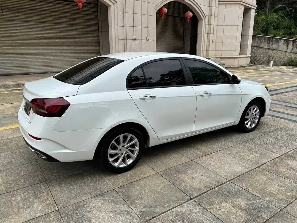 Geely Emgrand — миниатюра 9