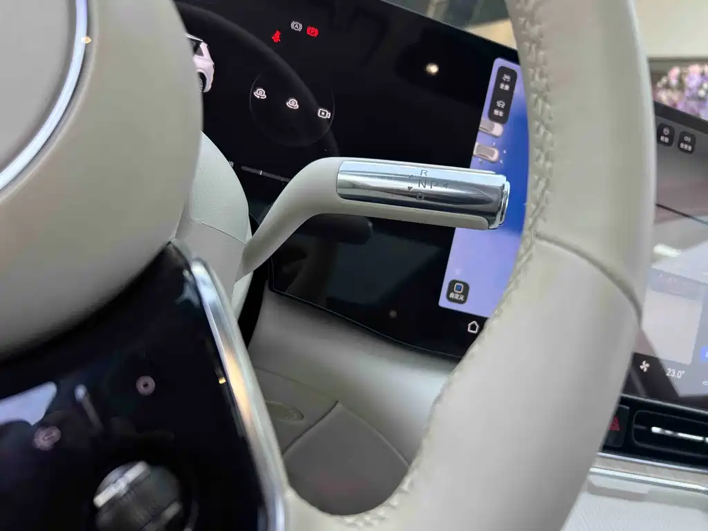 AITO ASK THE WORLD M8