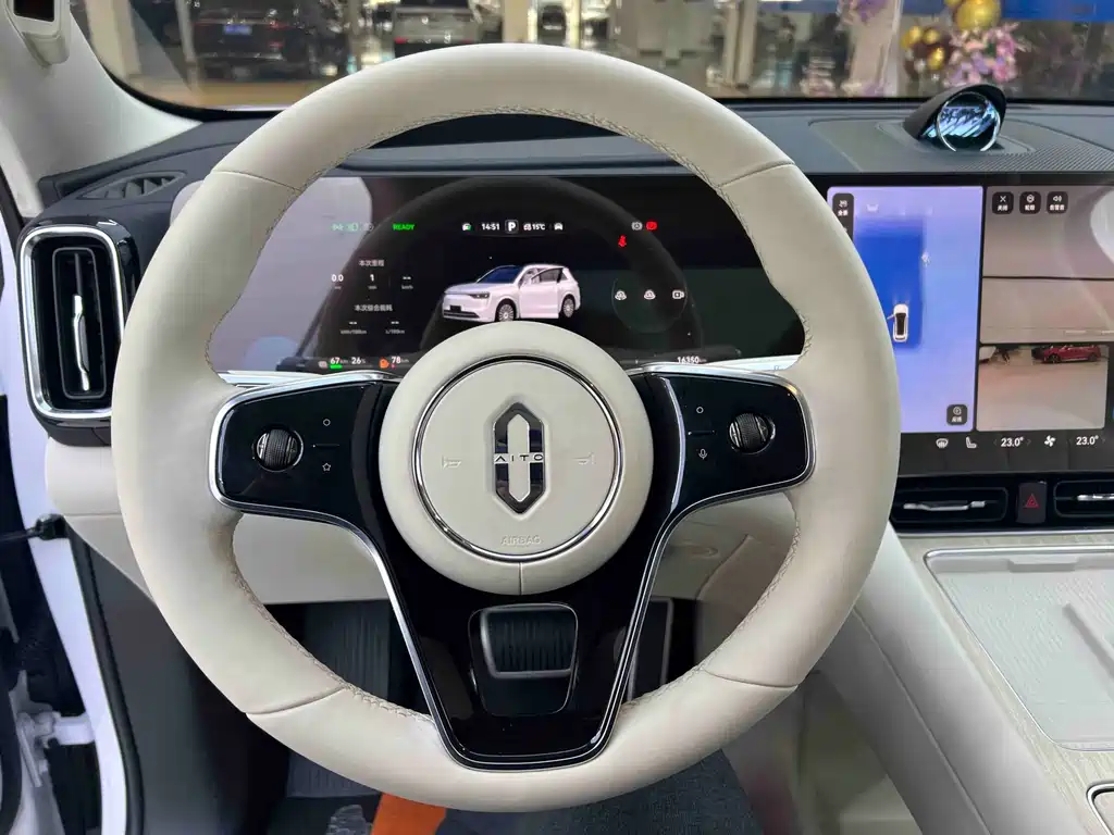 AITO ASK THE WORLD M8