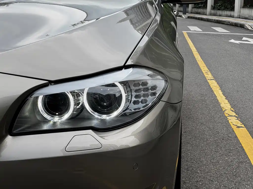 BMW 5 Series — миниатюра 4