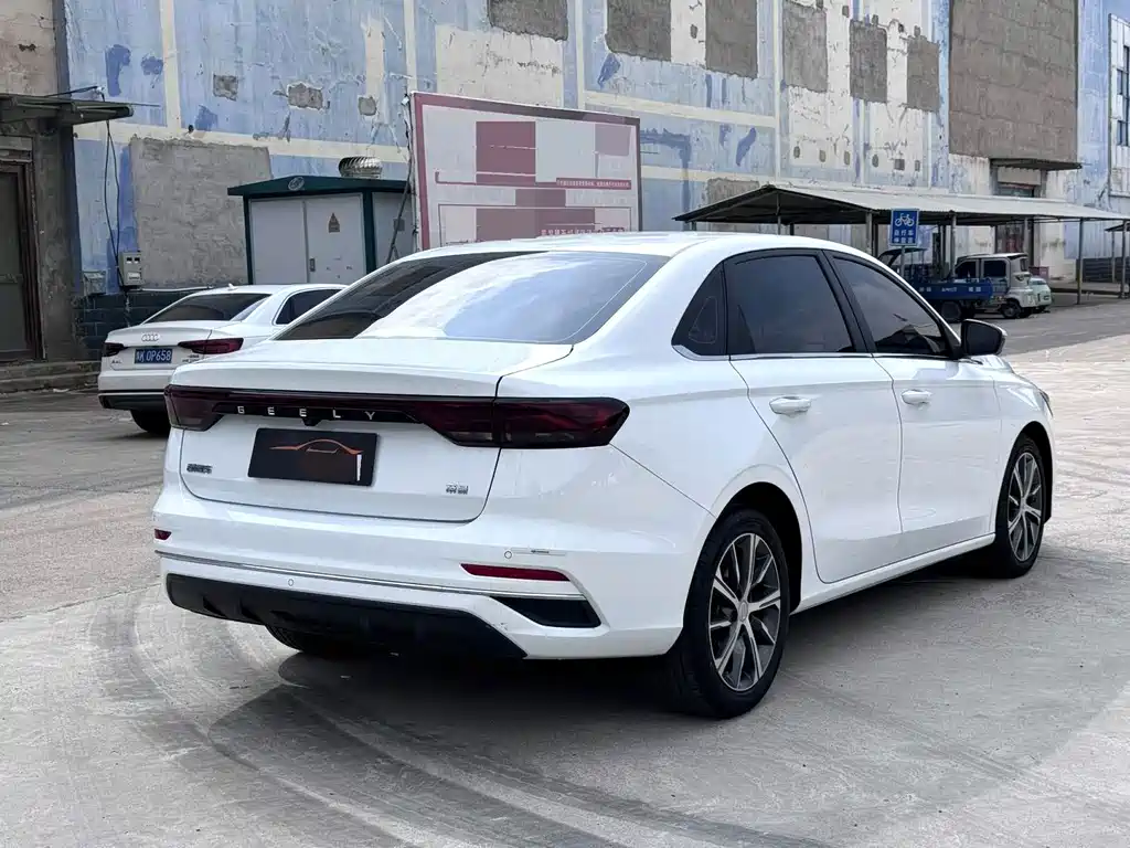 Geely Emgrand — миниатюра 10