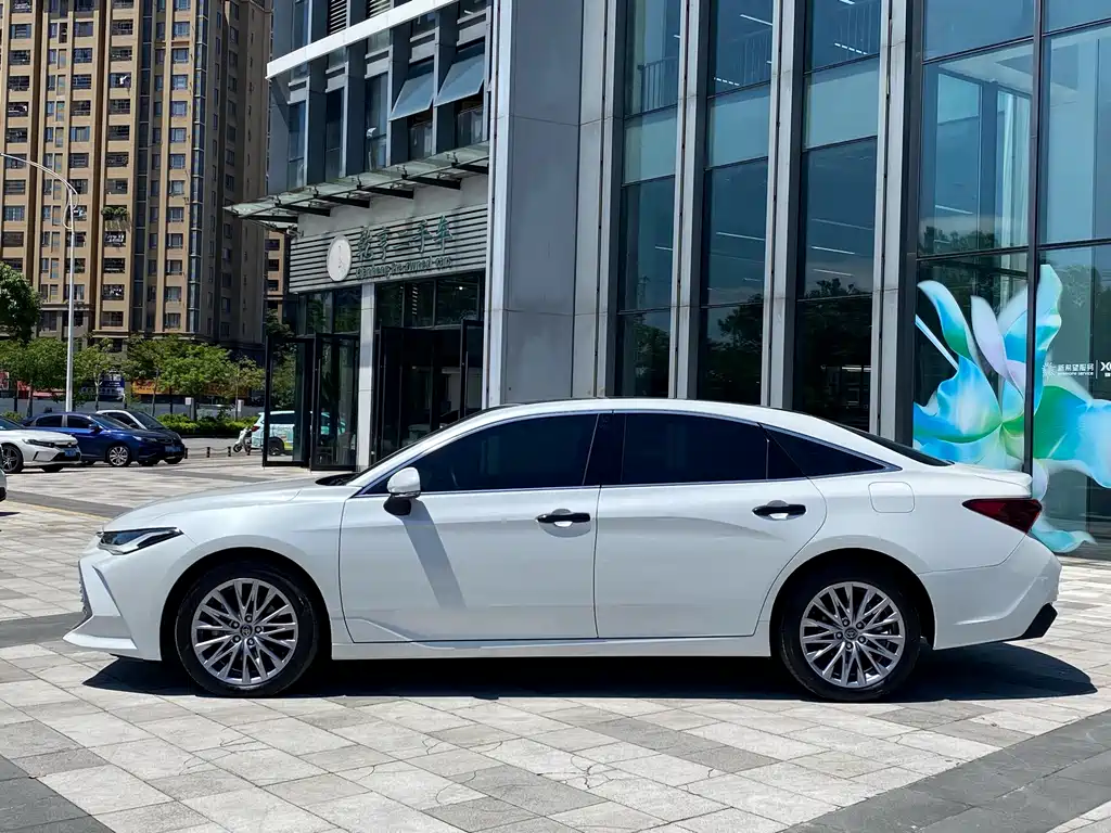 Toyota Avalon — миниатюра 3