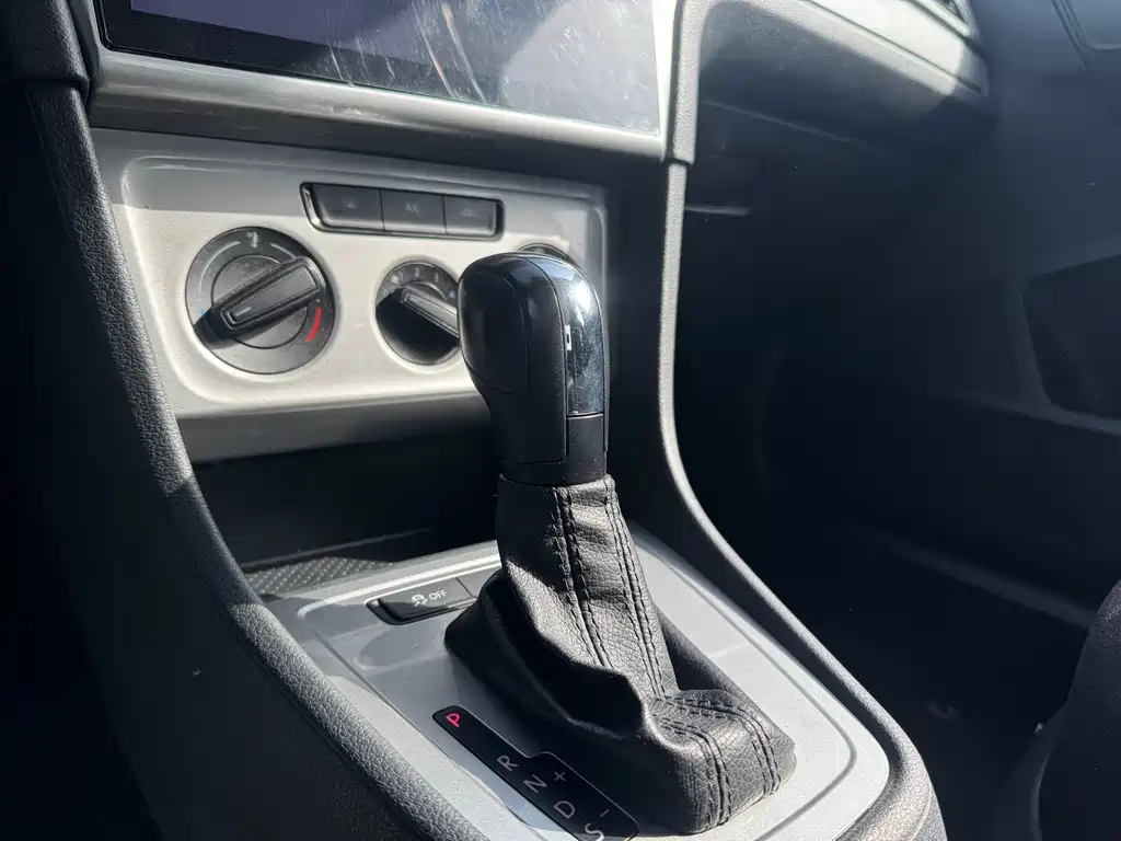 Volkswagen Lavida — миниатюра 9