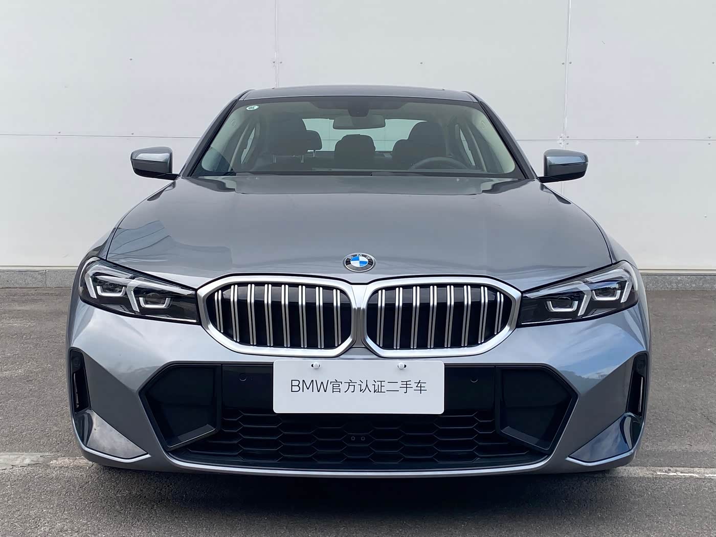 BMW 3 Series 2.0 л 2024 г. Серебристо-серый, пробег 10000 км