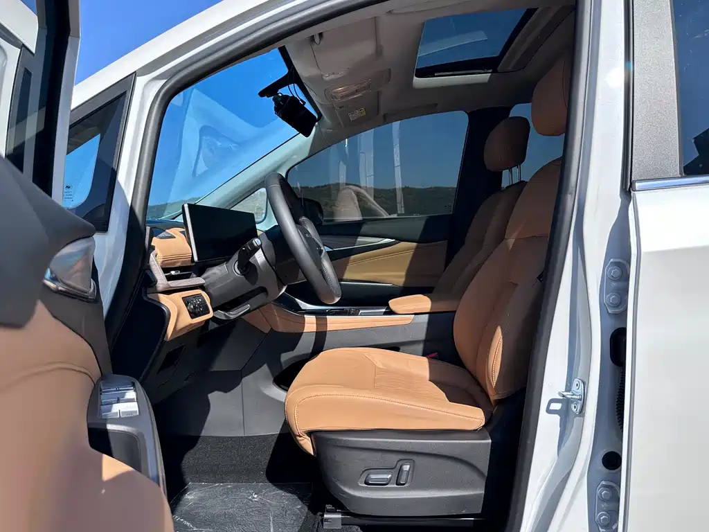 SAIC MAXUS CHASE G50 PLUG IN HYBRID