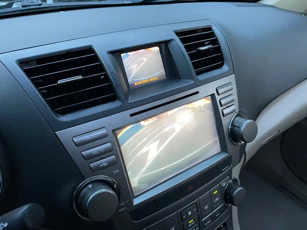 Toyota Highlander — миниатюра 18
