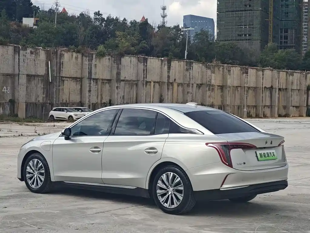 Hongqi Hongqi E-QM5 — миниатюра 10