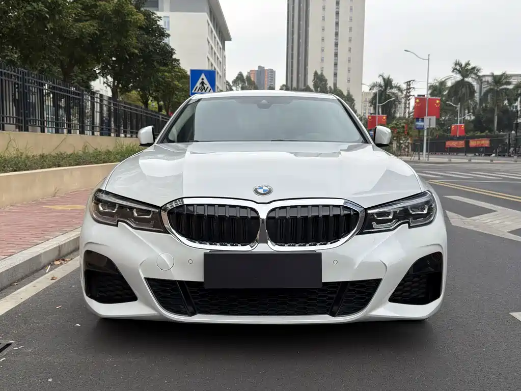 BMW 3 SERIES
