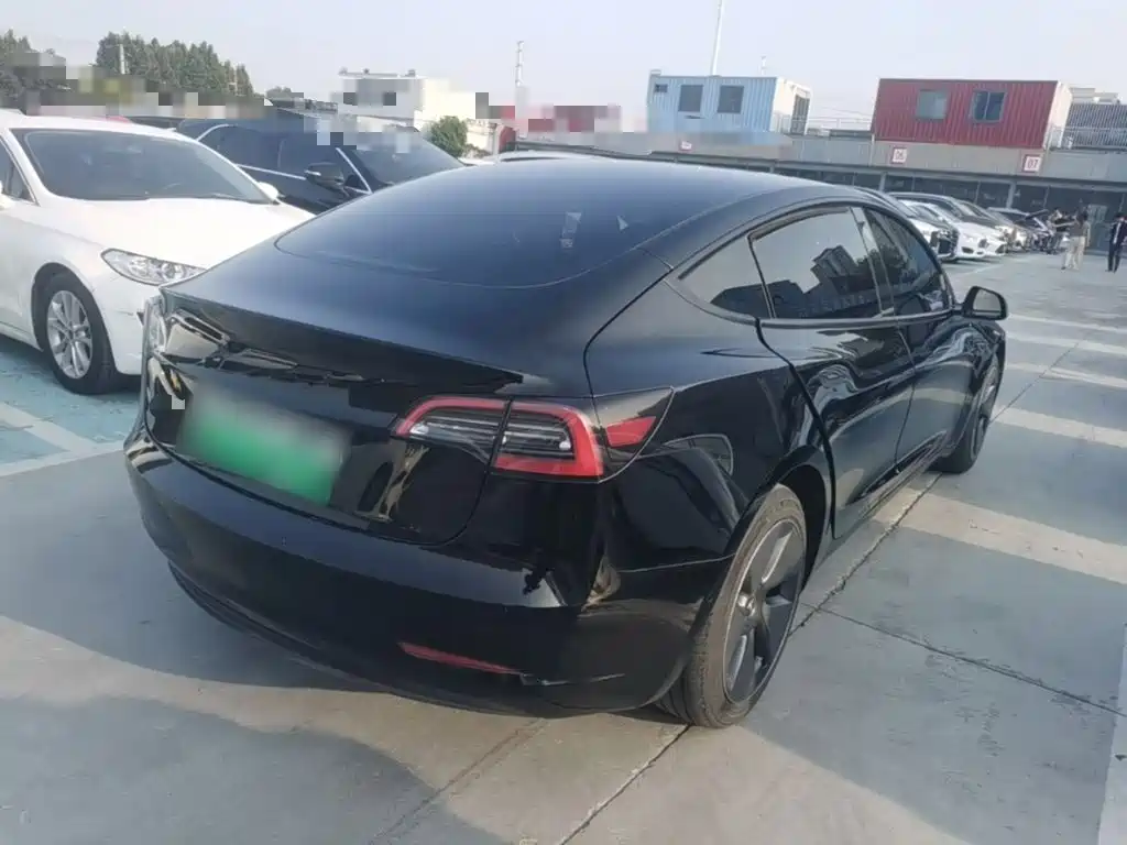 Tesla Model 3 — миниатюра 7