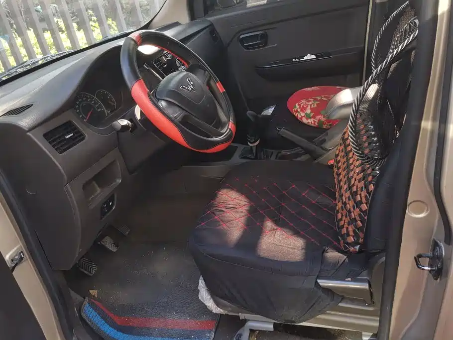 Wuling Rongguang V — миниатюра 9