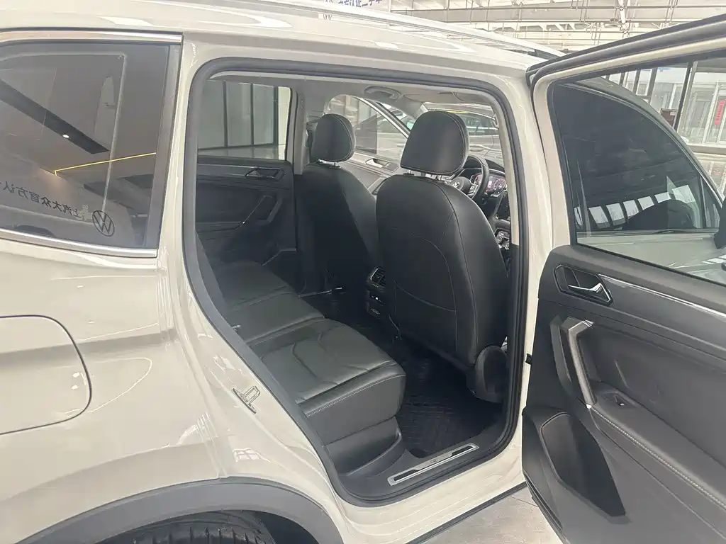 Volkswagen Tiguan L — миниатюра 17