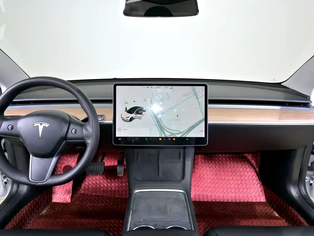 Tesla Model 3 — миниатюра 8