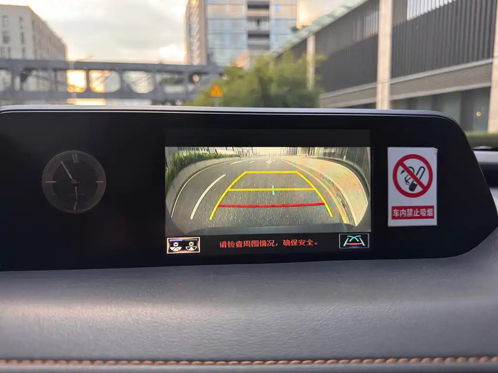 Lexus UX New Energy — миниатюра 11