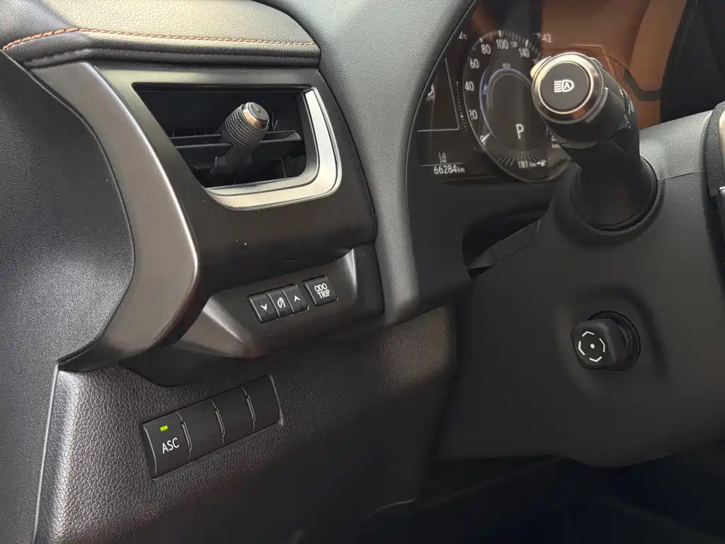 Lexus UX New Energy — миниатюра 32