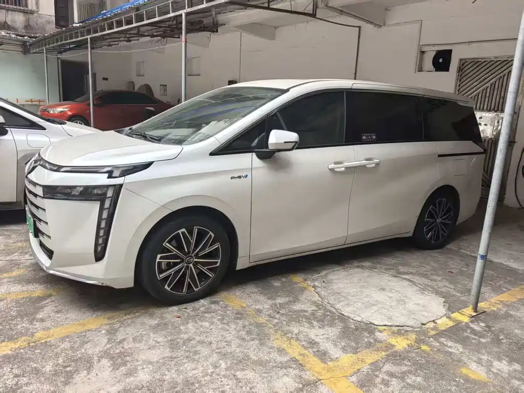 GAC Motor 传祺E8 PHEV — миниатюра 2