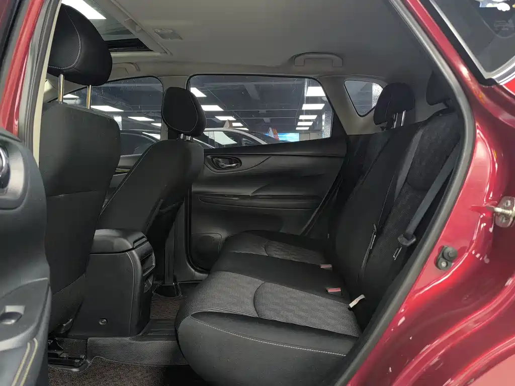 Nissan Tiida — миниатюра 12