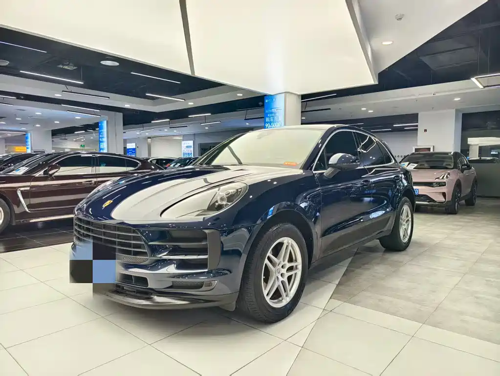 PORSCHE MACAN