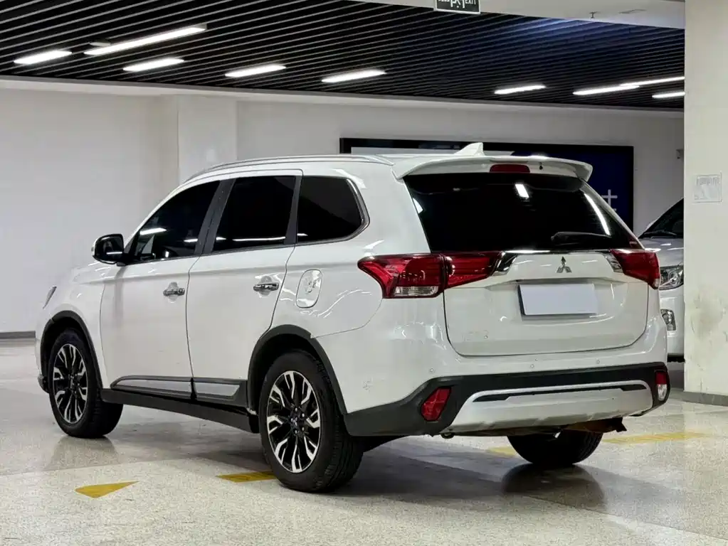 Mitsubishi Outlander — миниатюра 7