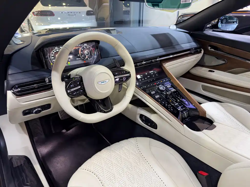 Aston Martin DB12 2025 4.0T V8 Volante