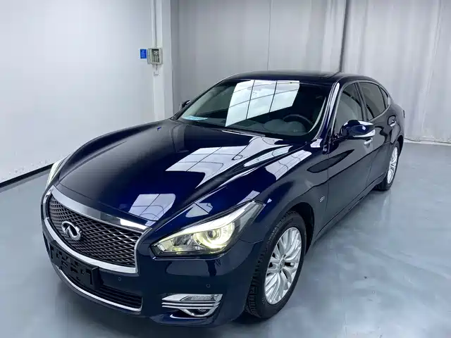 INFINITI Q70 2020