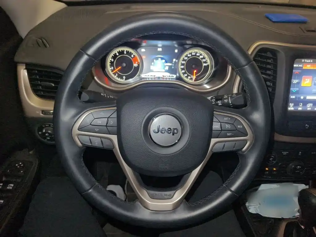 Jeep Cherokee — миниатюра 6