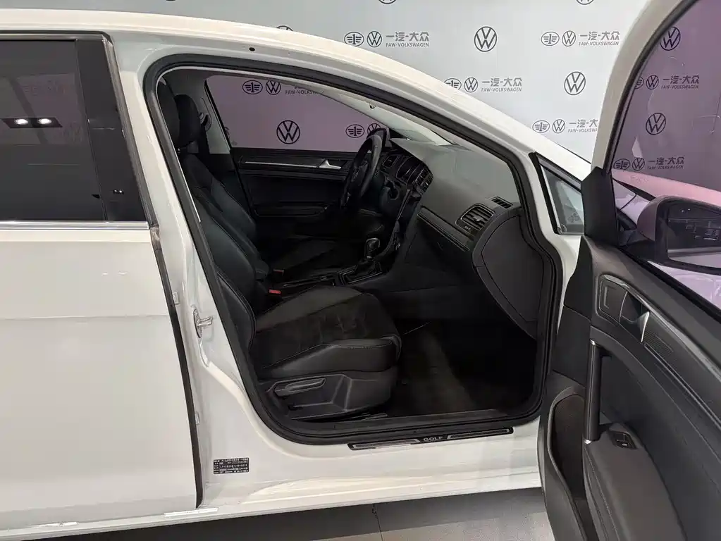 Volkswagen Golf 2018 230TSI AT Luxury