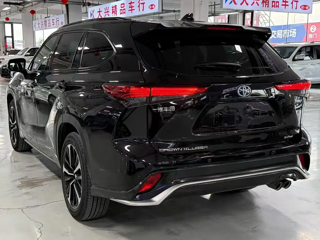 Toyota Crown Kluger - фото 4
