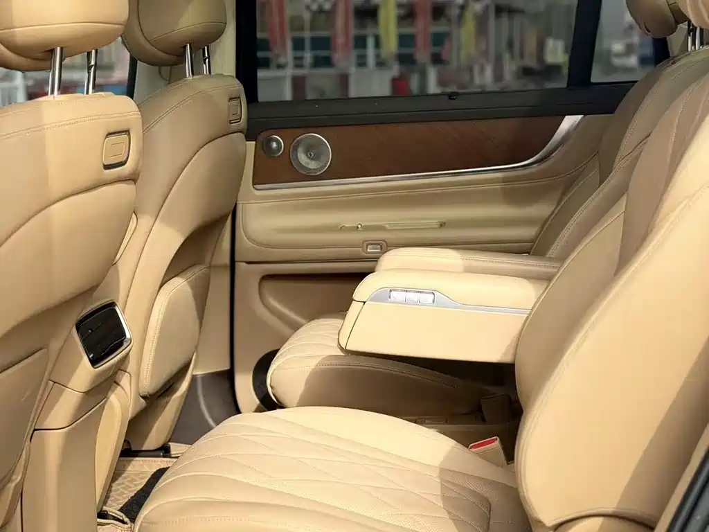 AITO ASK THE WORLD M9