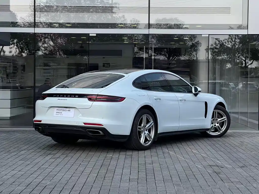 PORSCHE PANAMERA