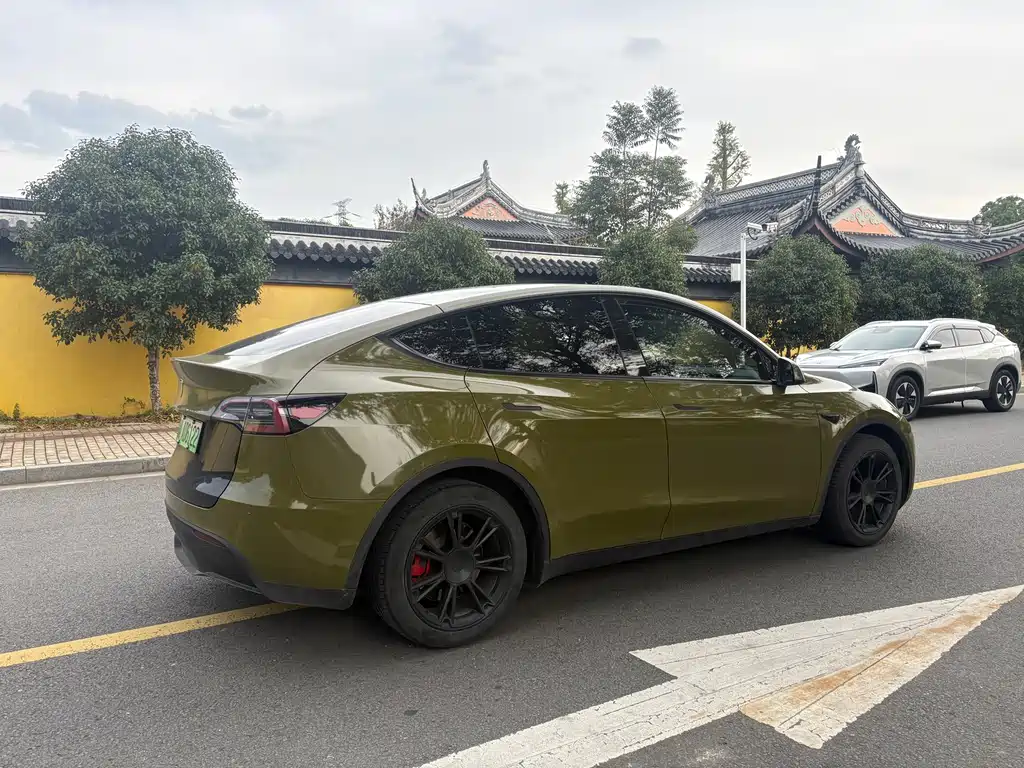 TESLA MODEL Y