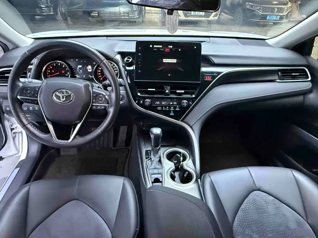 Toyota Camry — миниатюра 7