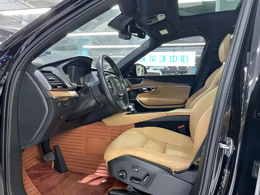 Volvo XC90 2018 T6 7 мест