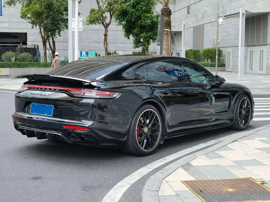 PORSCHE PANAMERA