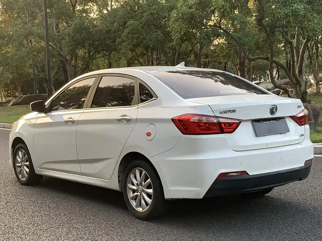 CHANGAN YUEXIANG V7