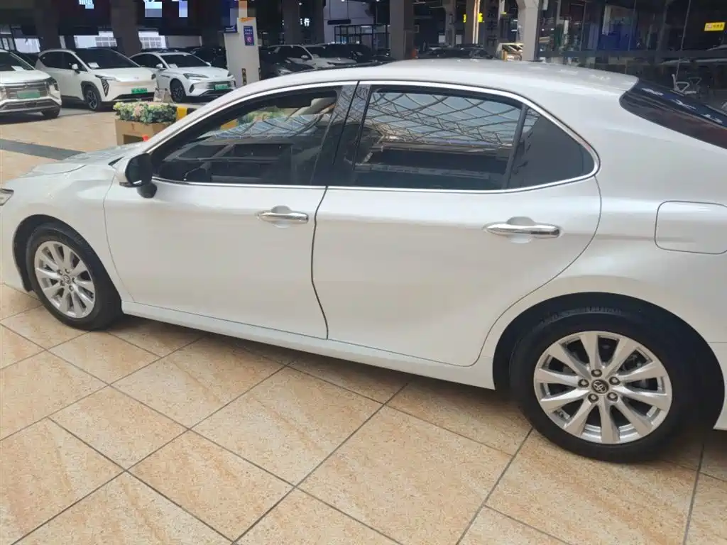 TOYOTA CAMRY