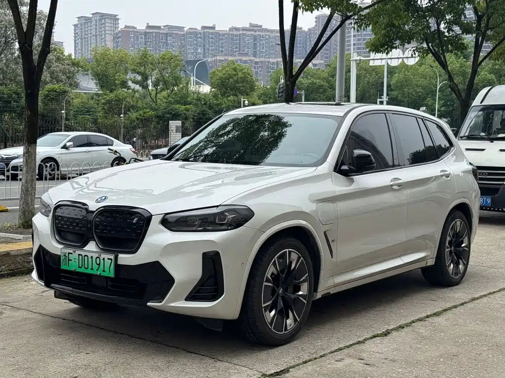 BMW iX3 2024