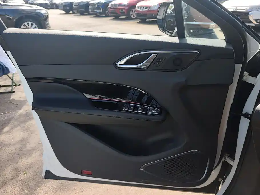 Hongqi Hongqi HS3 PHEV — миниатюра 7