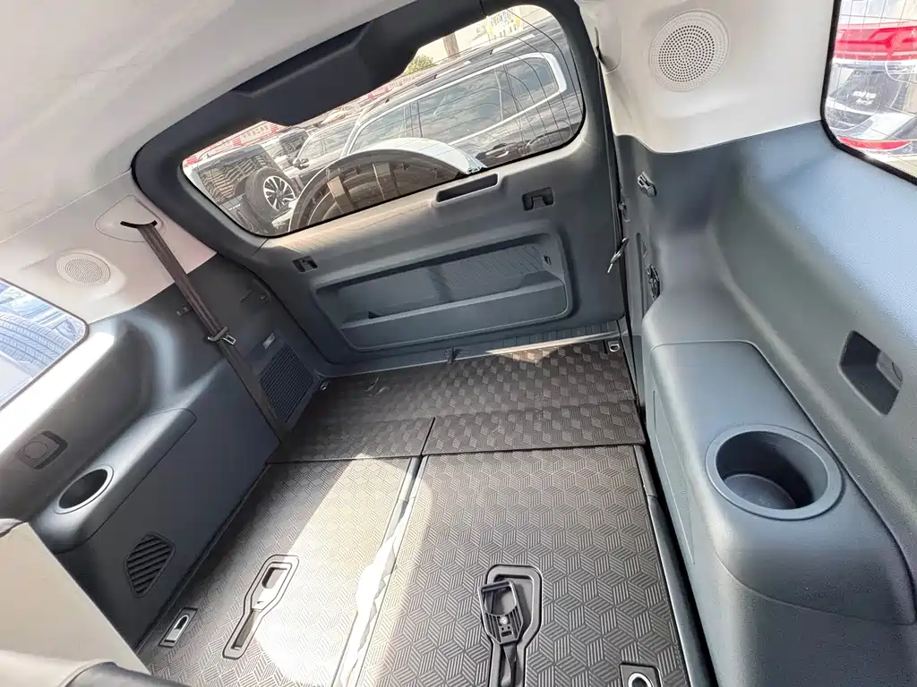 BAIC BJ60 2022 2.0T мест