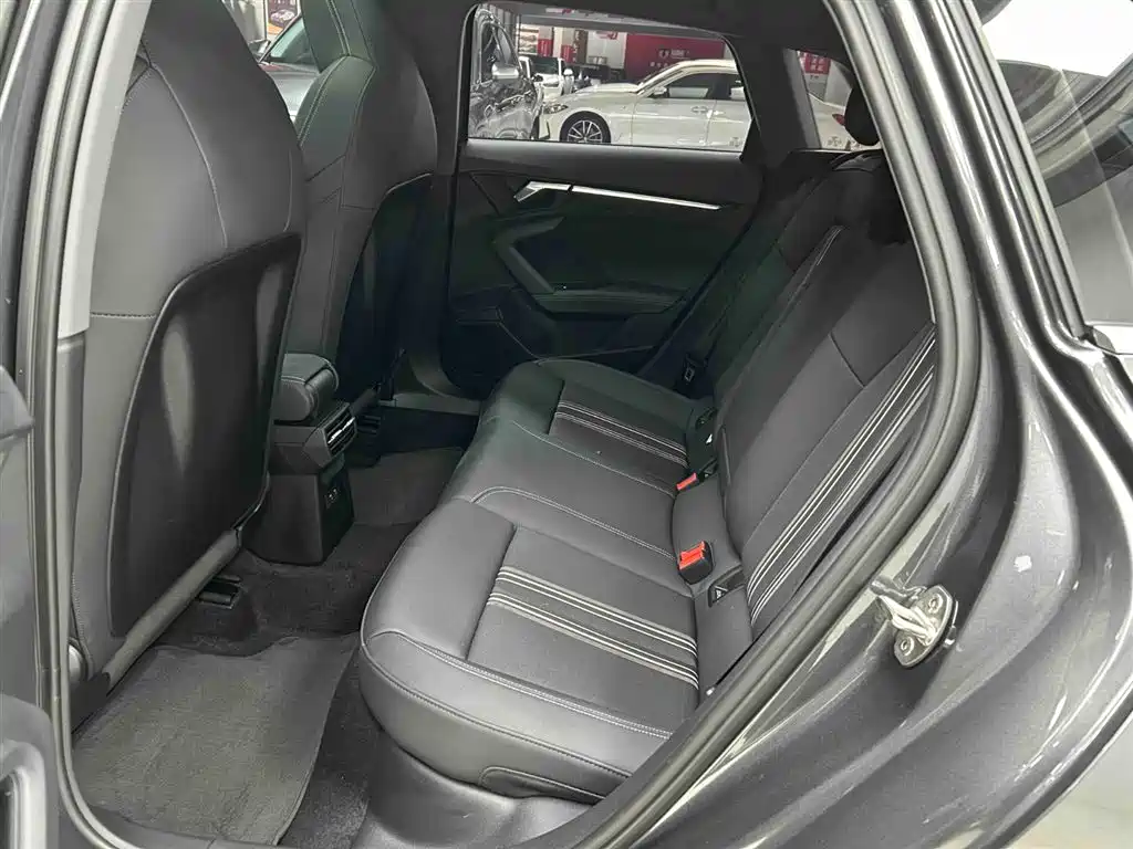 Audi A3 2023 Silver/gray из Китая, фото 5